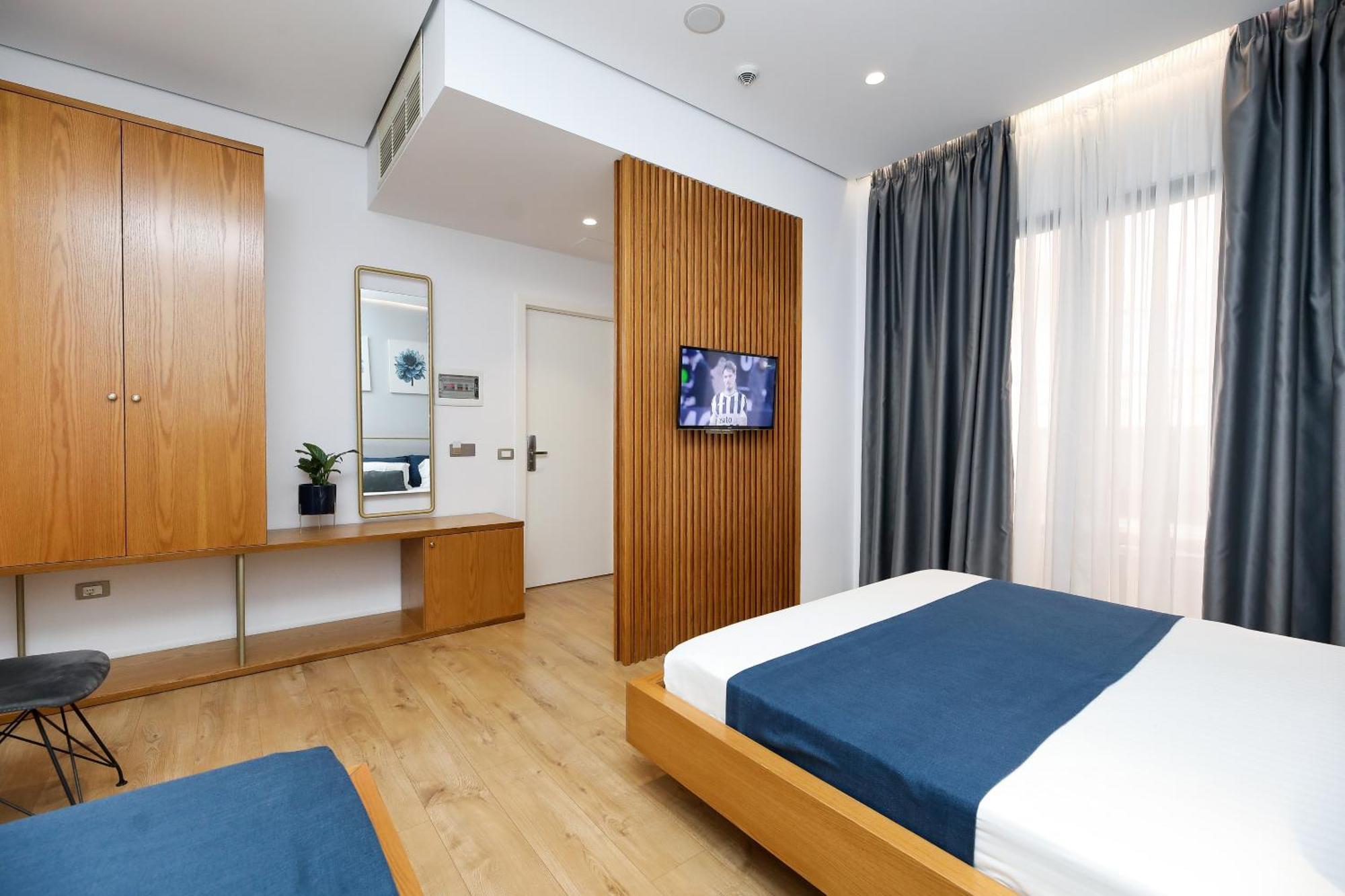H&M Hotel Vlorë Eksteriør bilde