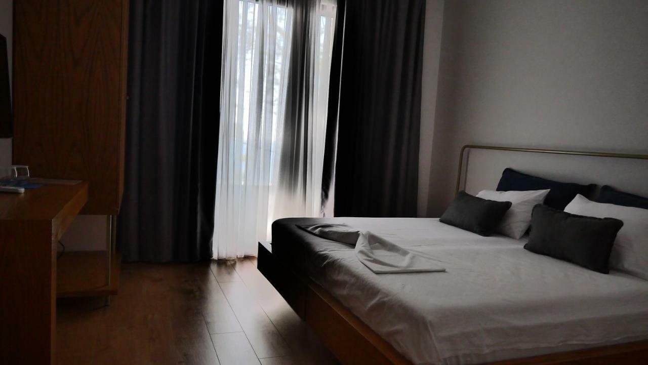 H&M Hotel Vlorë Eksteriør bilde